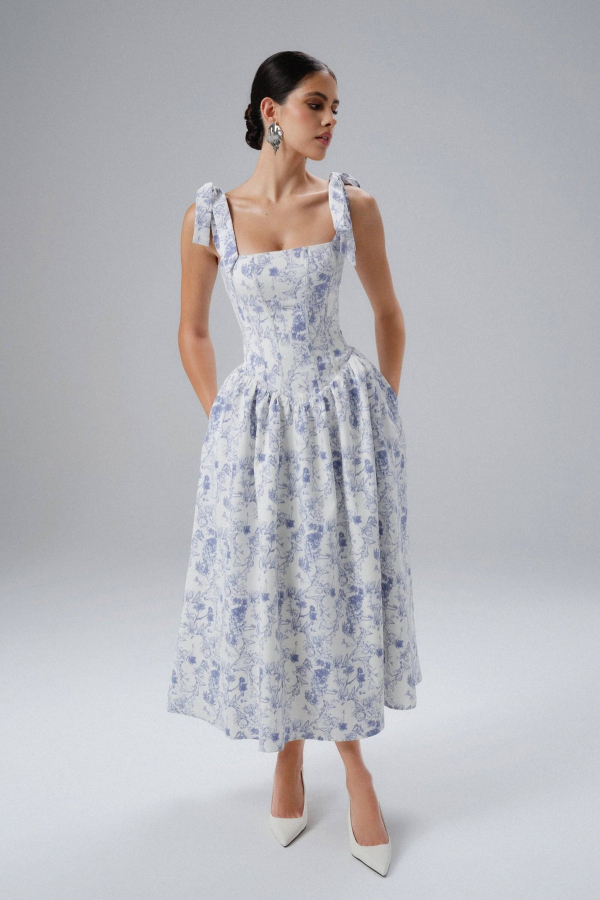 The Art of Capsule Dressing: Less is More