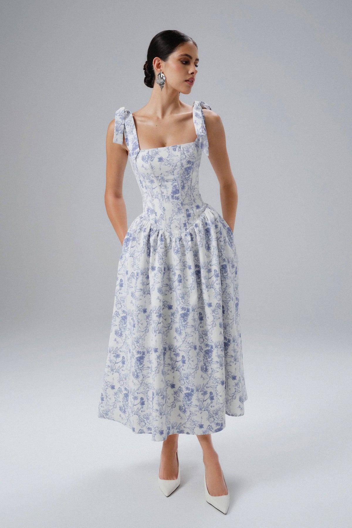 The Art of Capsule Dressing: Less is More